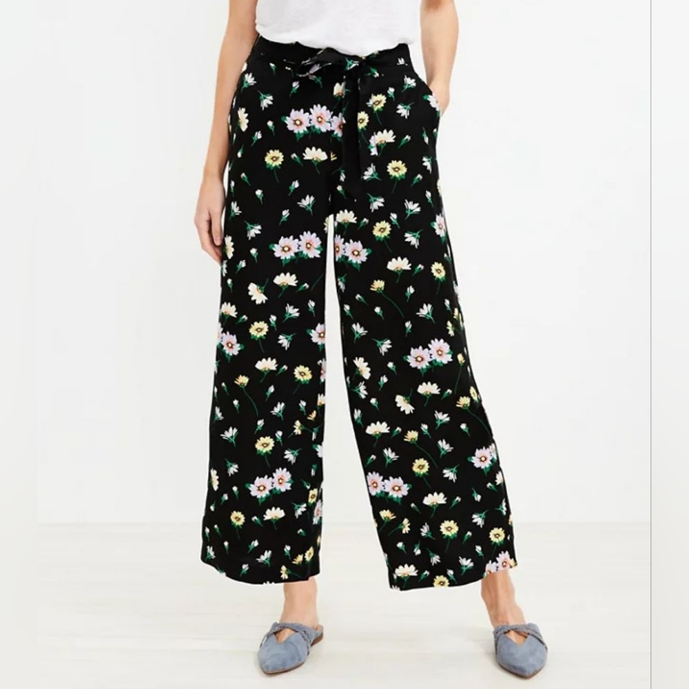LOFT Petite Black Floral Cropped Pull On Pants